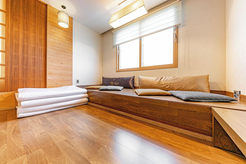 Premium Korean Style Room (Ondol), City View photo 3