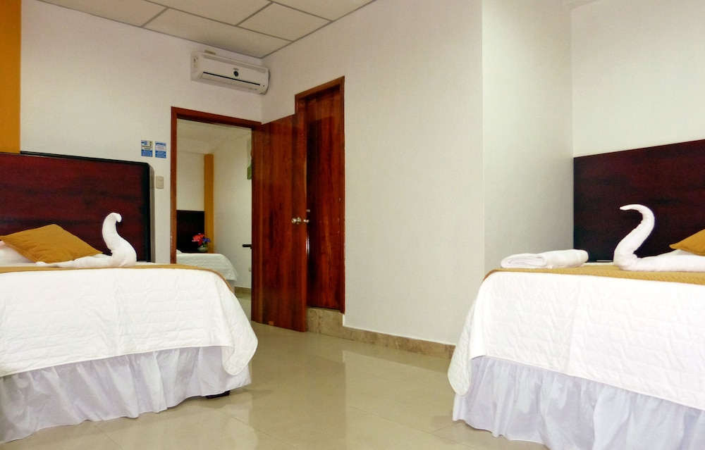 Twin Room, 2 Double Beds photo 3
