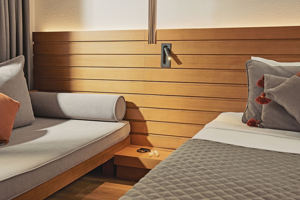 Standard Double Room (Land)