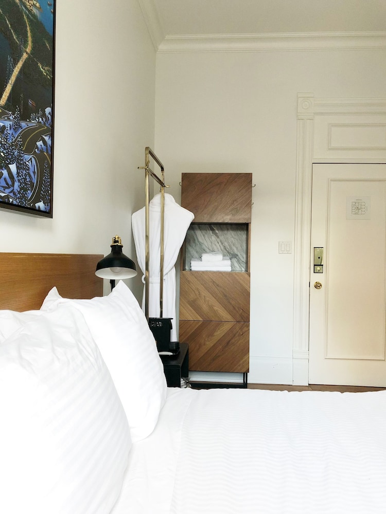 Standard Room, 1 Double Bed Separate Shared Bathroom