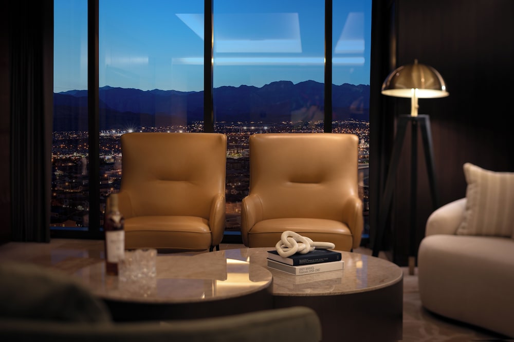 City King Suite - Photo 8