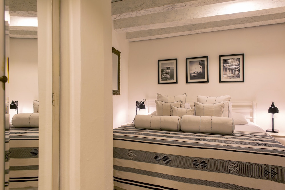 Luxury Suite, Multiple Beds, Courtyard View photo 1