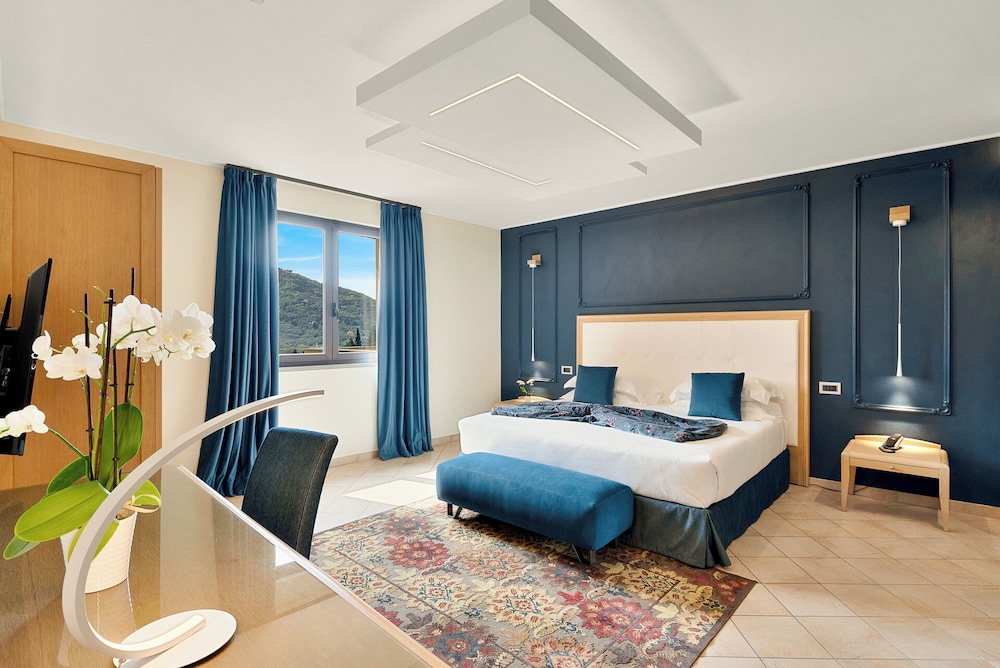 Deluxe Suite - Photo 1