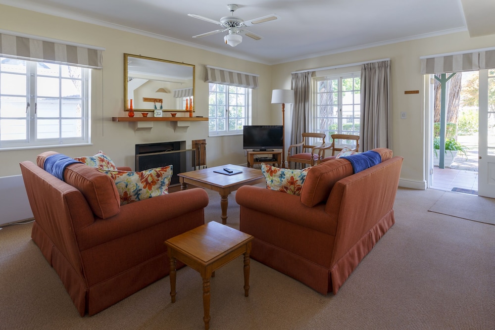 Deluxe Room, Garden View - Photo 2