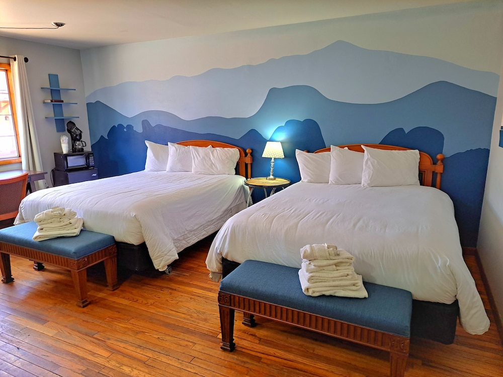 Basic Room, 2 Queen Beds, Non Smoking