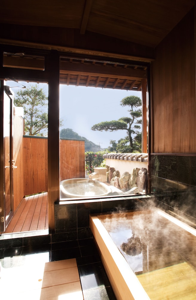 Japanese-Style Room with Hinoki and Shigarakiyaki-Bath - Suigyoku photo 2