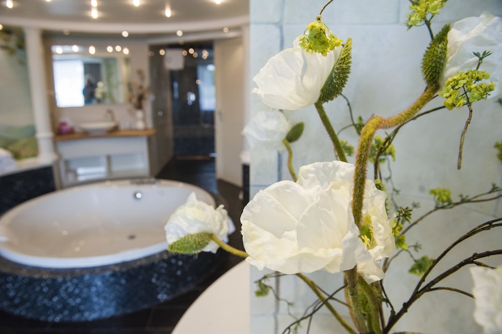 Honeymoon Suite photo 2