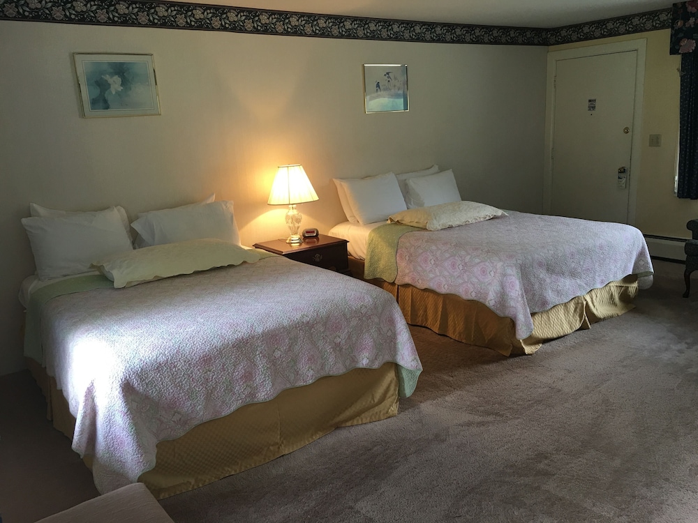Deluxe Room, 2 Queen Beds photo 3
