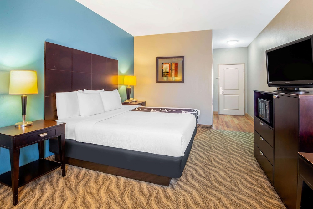 Room, 1 King Bed, Non Smoking - Photo 2