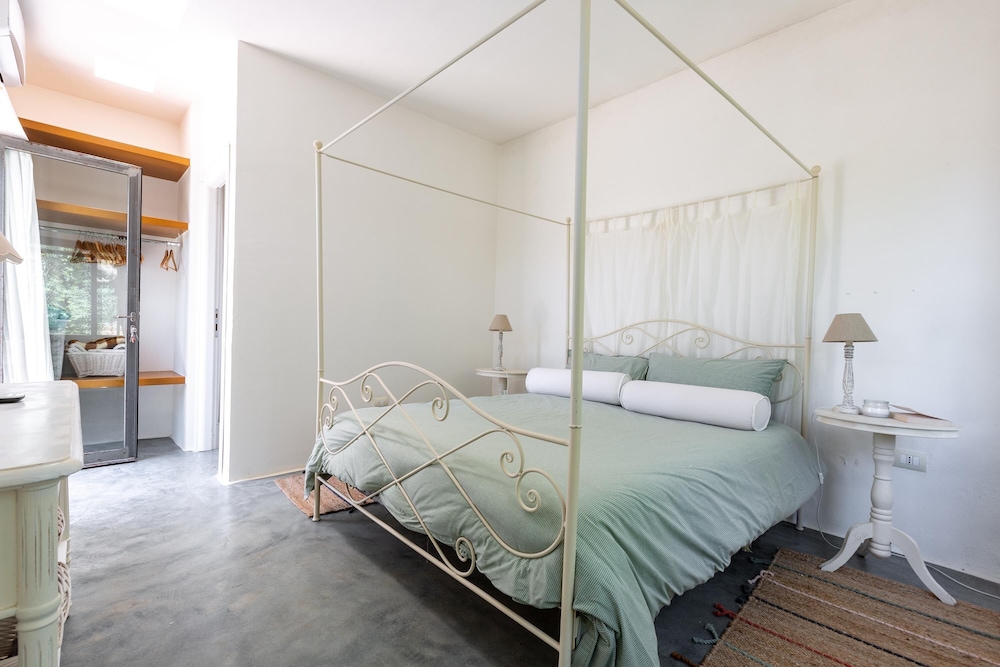 Villa photo 2