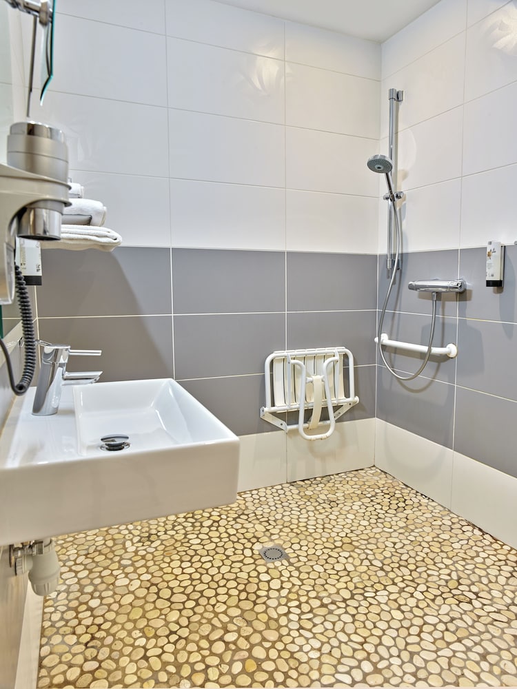 Standard Room, Accessible - Photo 2