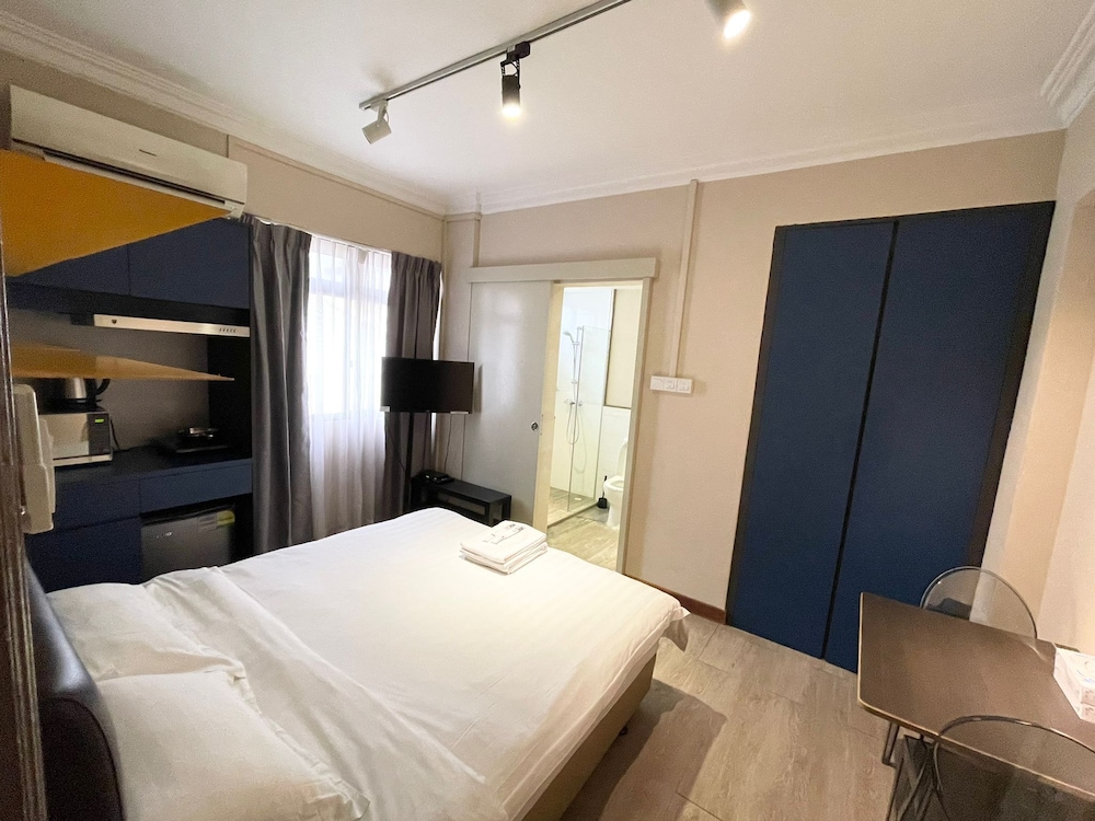 Comfort Studio, 1 Queen Bed photo 2