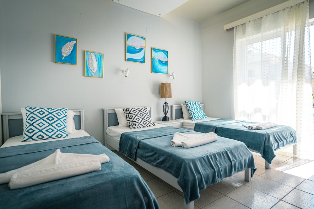 Standard Triple Room, Kitchen, Tower photo 2