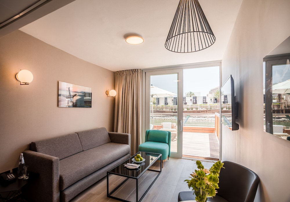 Junior Suite, Lagoon View, Garden Area