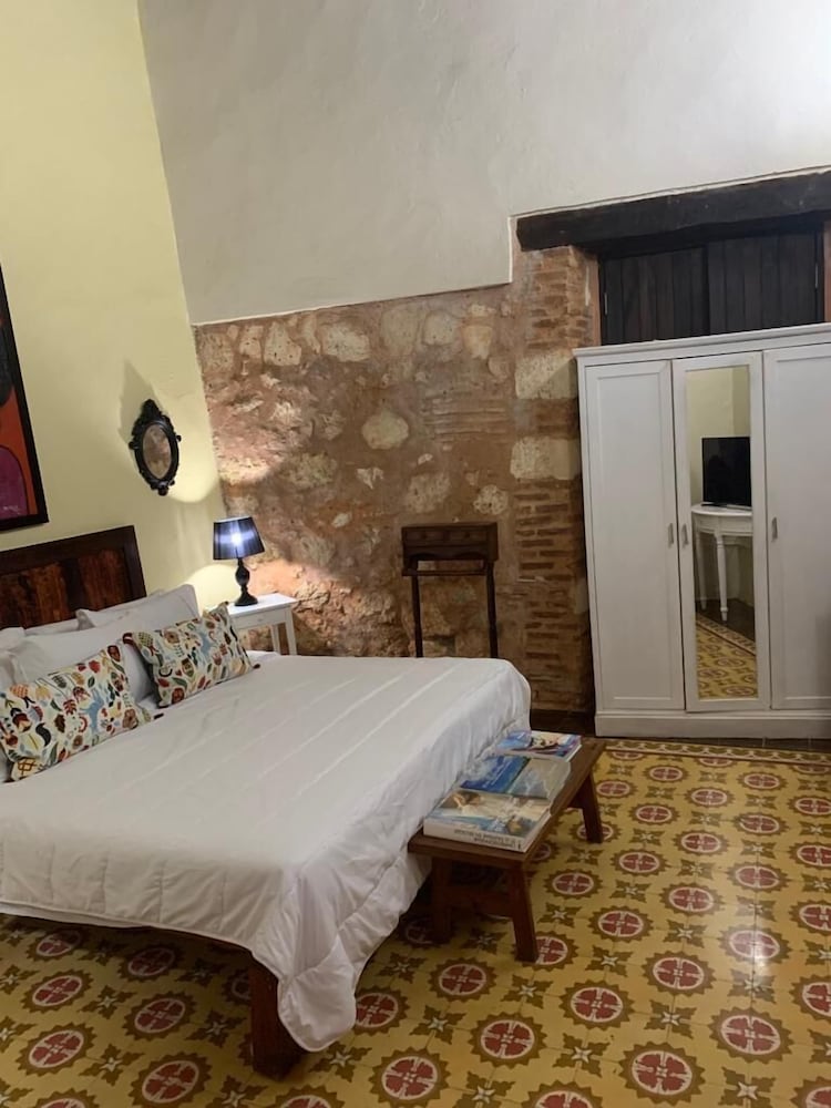 Suite (Isabela Catolica)