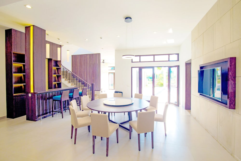 4 Bedroom Villa photo 2