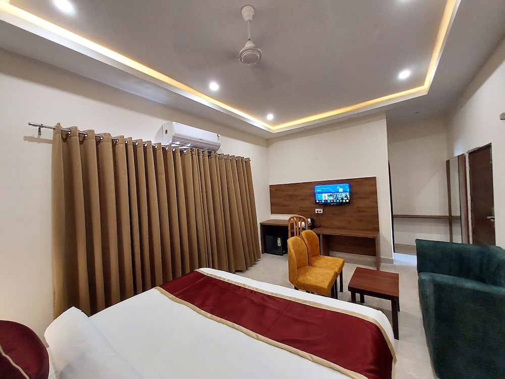Superior Double Room, City View photo 3