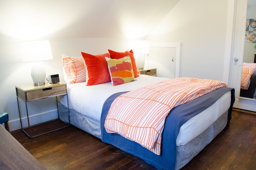NO. 5 Attic Suite photo 3