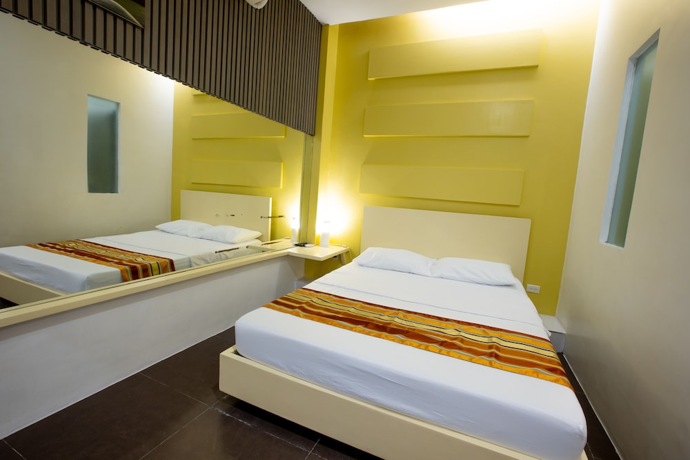 Standard Queen Room - Photo 12