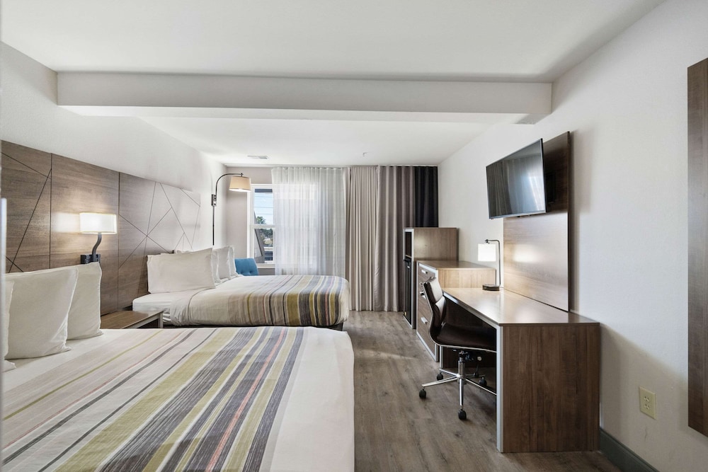 Suite, Multiple Beds, Non Smoking - Photo 1