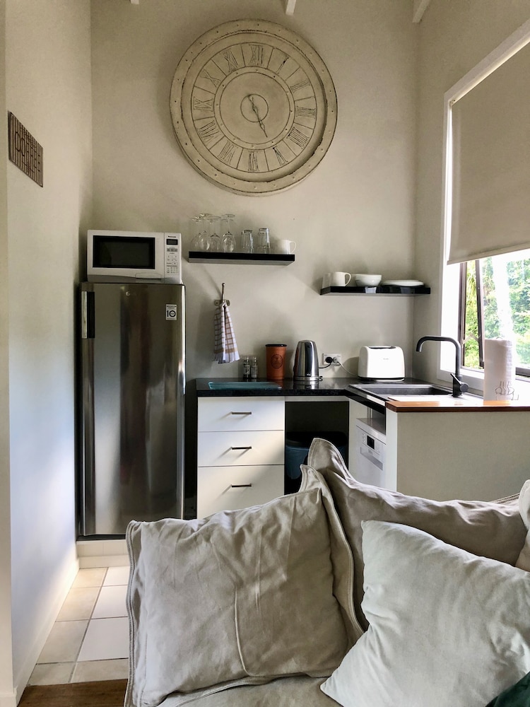 Studio, 1 Queen Bed, Ocean View photo 3