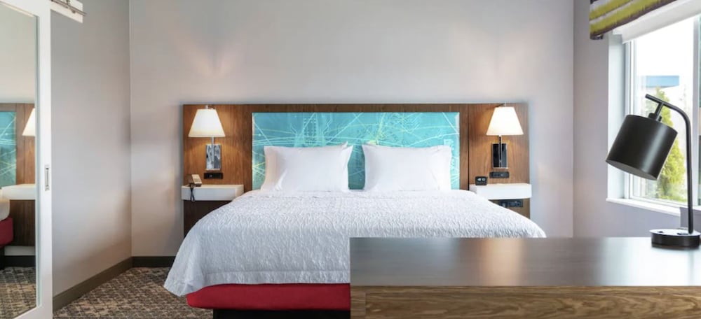Suite, 1 King Bed, Accessible, Non Smoking - Photo 1