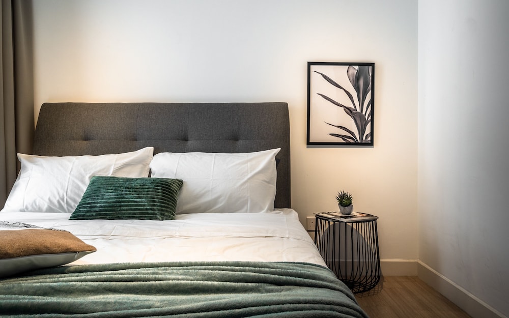 Three Bedroom Apartment - Photo 12