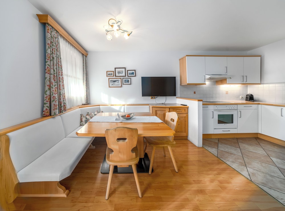 Apartment tyrolean style photo 2