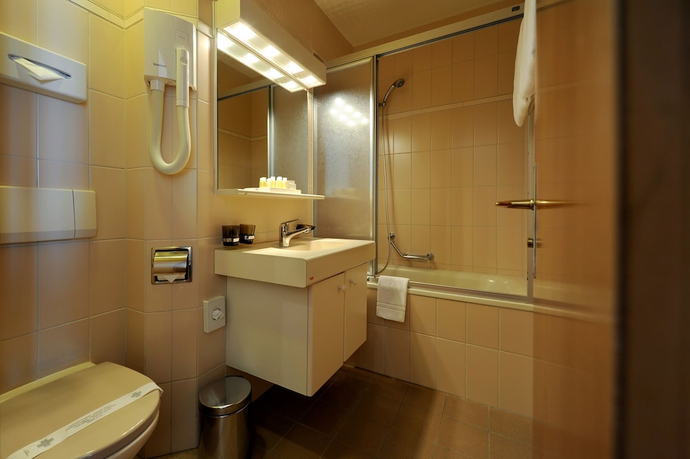 Superior Twin Room, Balcony, Lake View - Photo 9