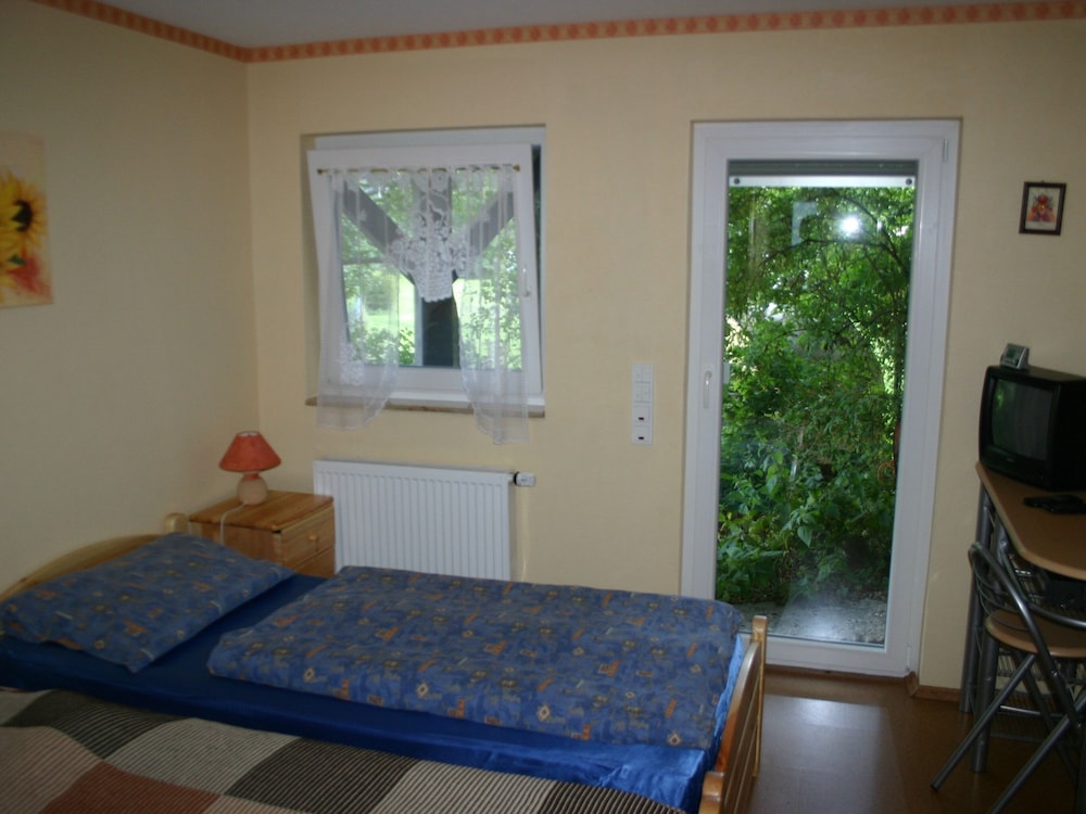 Economy Double Room, Private Bathroom photo 2