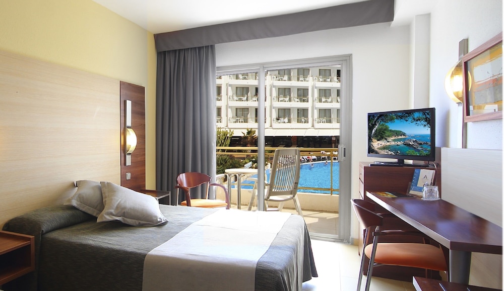 Premium Double Room Single Use, Pool View - Photo 3