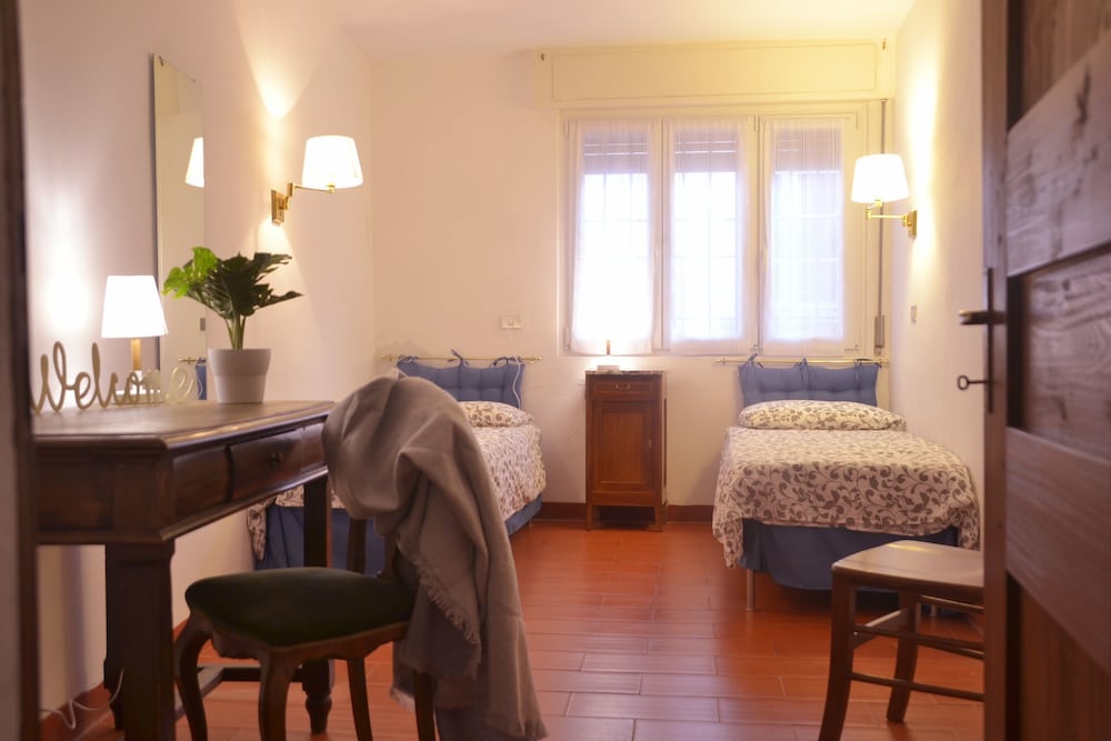 House, 3 Bedrooms, Terrace, Lake View photo 1