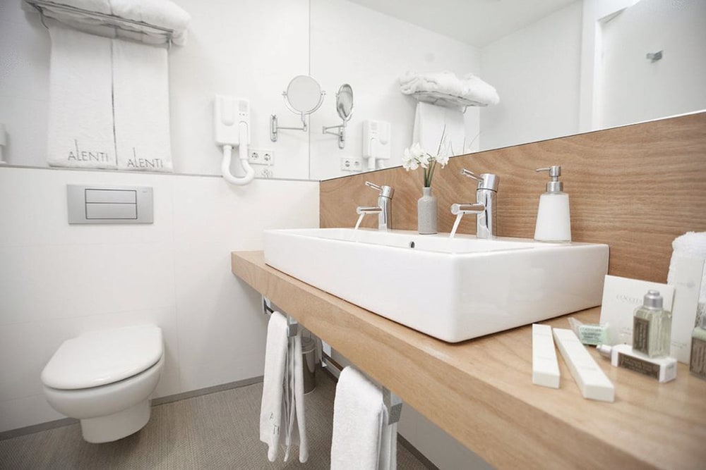 Superior Double Room: 1 & 2 adults - Photo 5