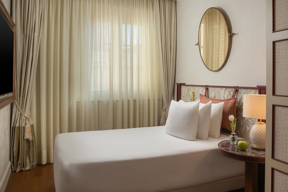 Superior Single Room thumbnail 6