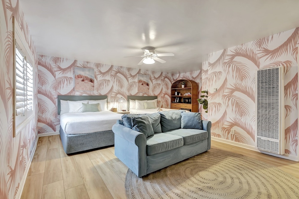 Family Room, Multiple Beds photo 1