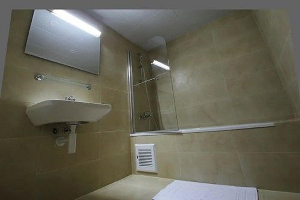 Standard Double or Twin Room photo 1