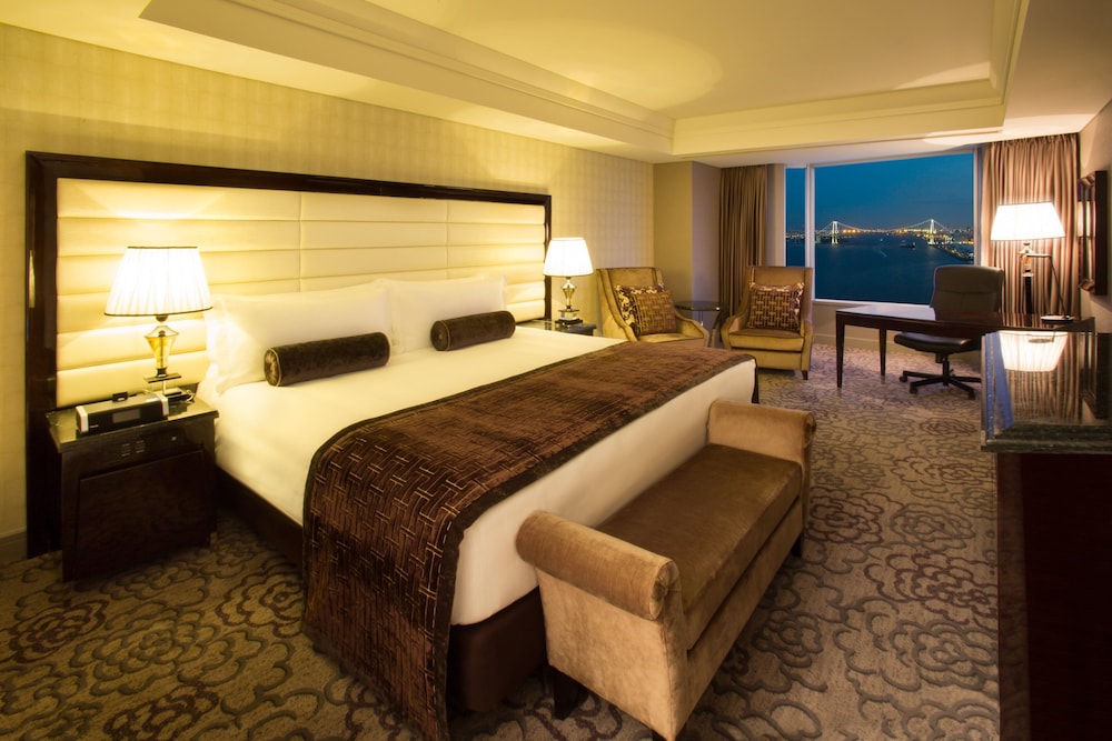 Premium Room, 1 King Bed, Club Lounge Access, Bay View