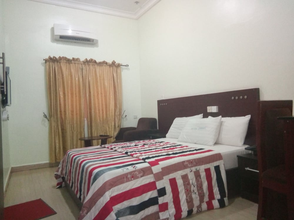 Exclusive Single Room, 1 Queen Bed