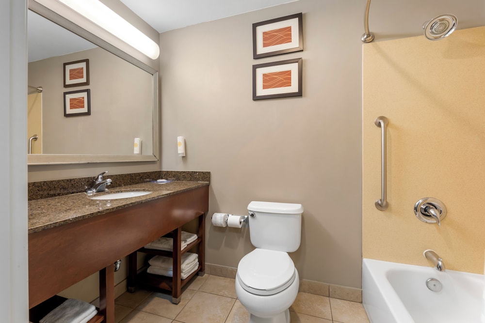 Standard Room, 2 Queen Beds, Accessible, Non Smoking (Roll-In Shower) - Photo 3