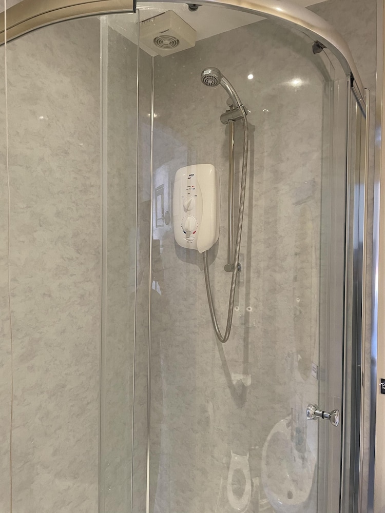 Basic Double Room, Shared Bathroom photo 3