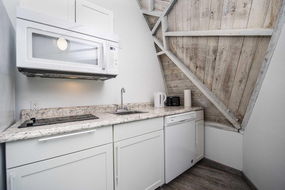 Studio 01 - Lake Sumner, Photo 10