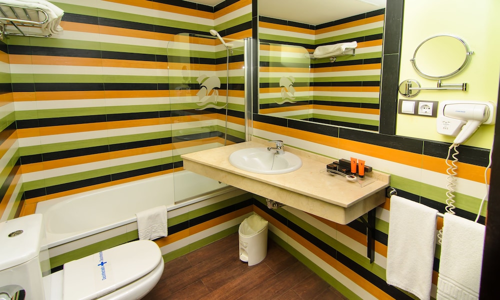 Triple Room (2ADULTS + 1CHILD) - Photo 5