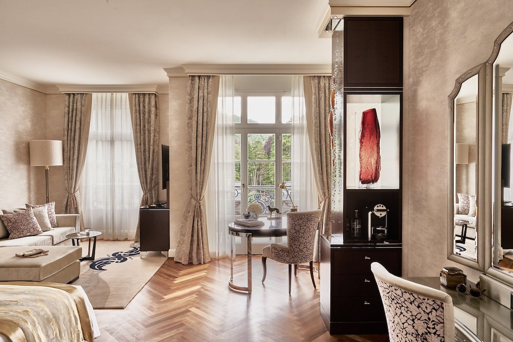 Junior Suite (Deluxe) - Photo 3