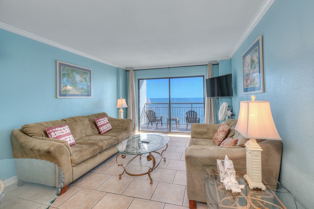 Deluxe Condo, 2 Bedrooms, Oceanfront (1003)