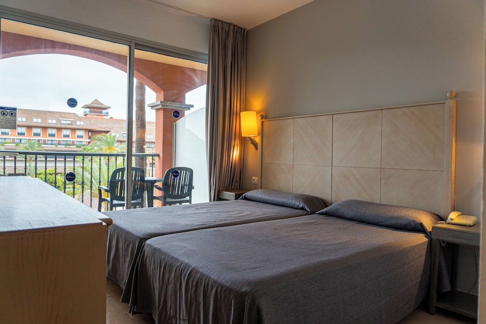 Double Room (2 adults + 1 child)
