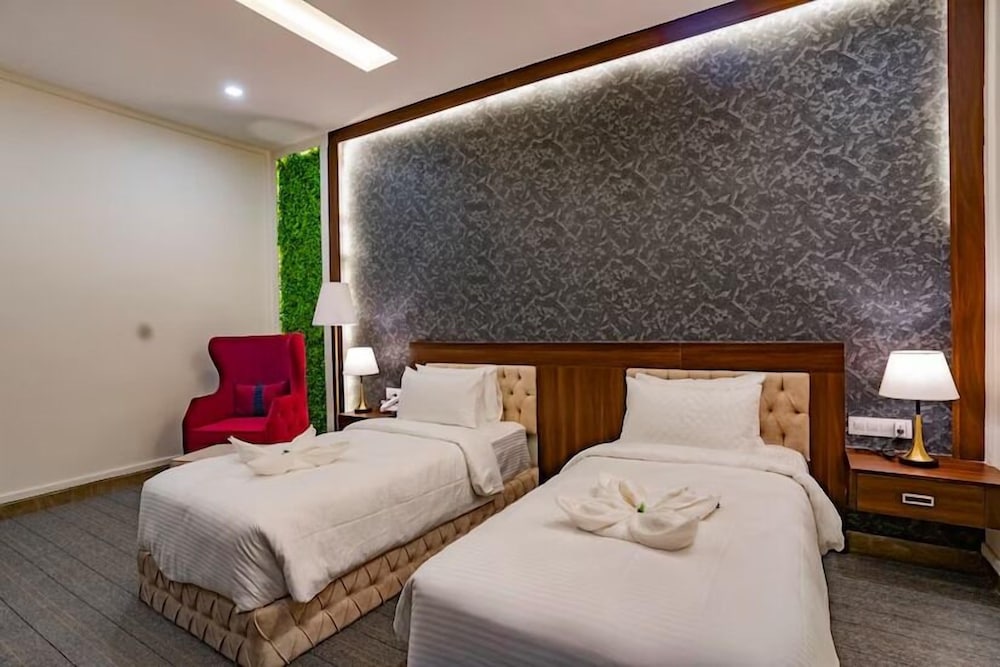 Superior Twin Room, City View