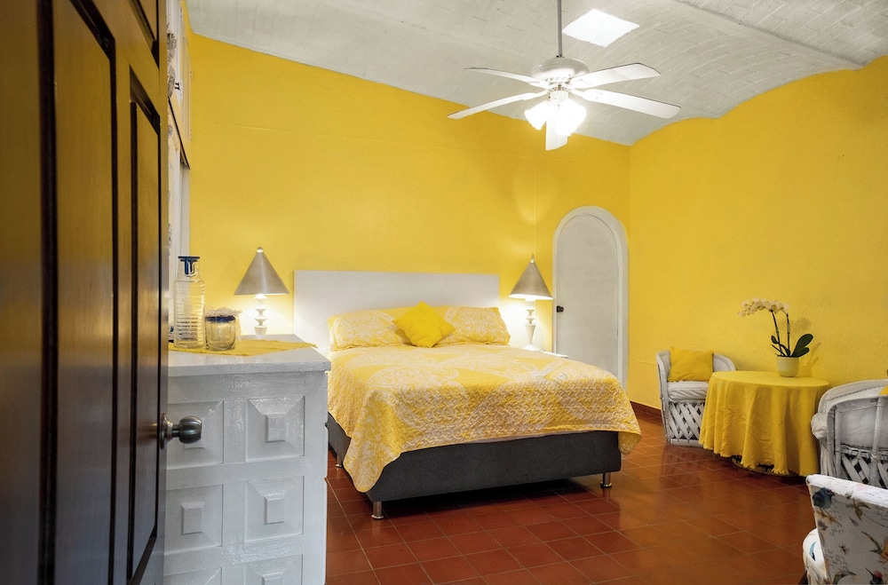 Citrine Queen Suite