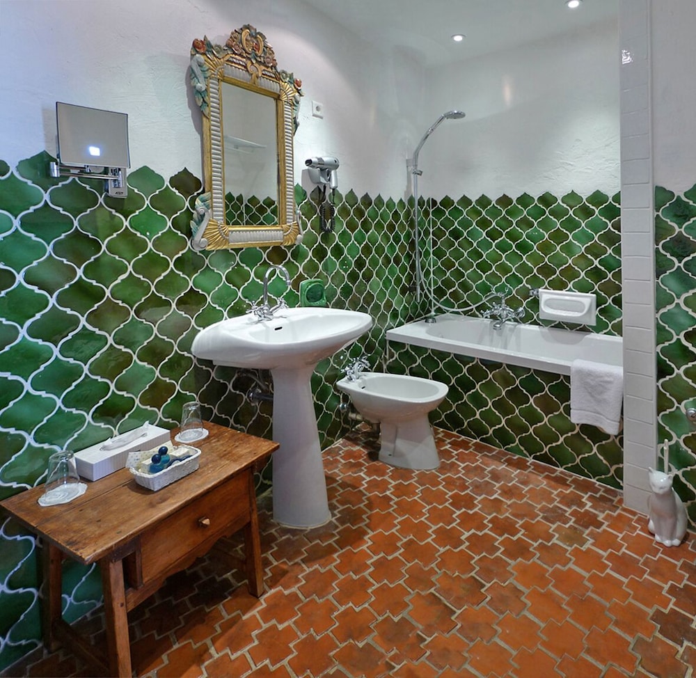 Superior Triple Room, Ensuite (CTS) photo 2