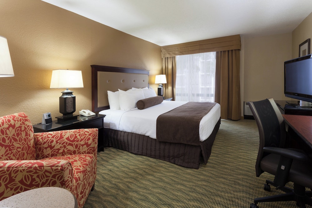Standard Room, 1 King Bed (Atrium View) - Photo 3