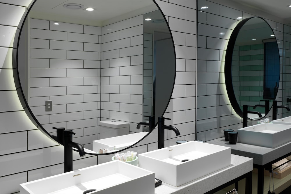 QT Atrium Suite - Photo 7
